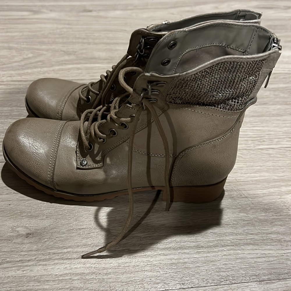 $30 GUESS boots - Picture 4 of 7